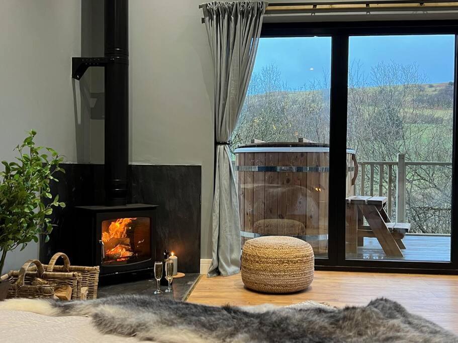 Luxury Lodge In The Treetops Llanbrynmair Exterior foto