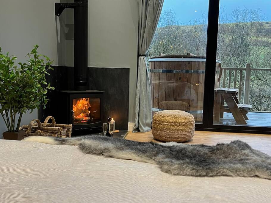 Luxury Lodge In The Treetops Llanbrynmair Exterior foto